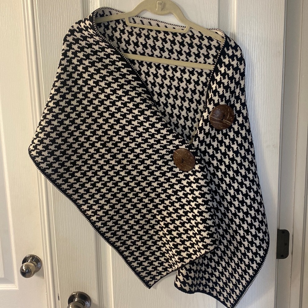IZIA houndstooth wrap